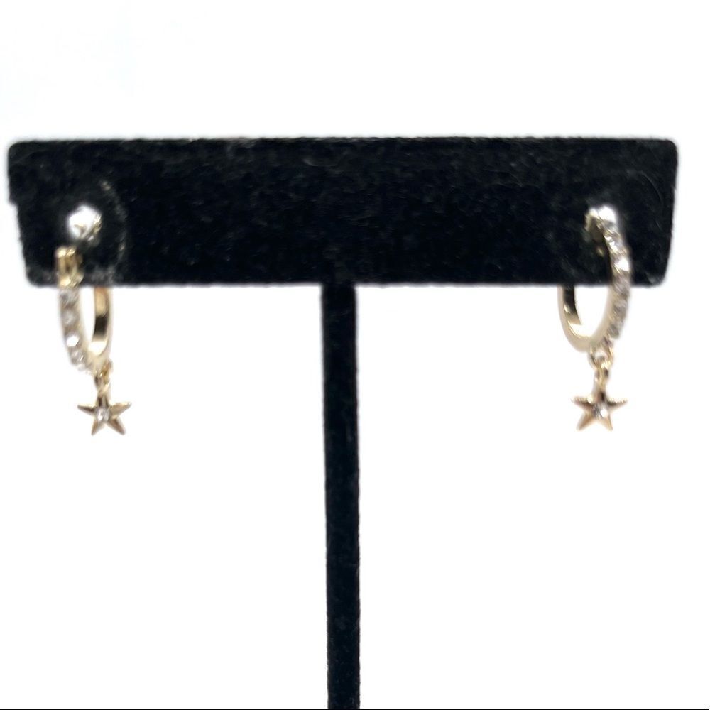 Mini Hoop With Dangling Star decor In Gold Tone and Rhinestone - Picture 3 of 4